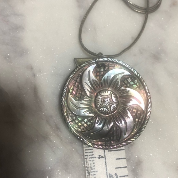 𝅺vtg Black Abalone Carved Flower Medallion Pendant Sterling Snake Chain 18” - Picture 7 of 8